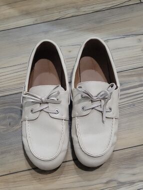 Universal Thread Cream Leather Boat Shoes